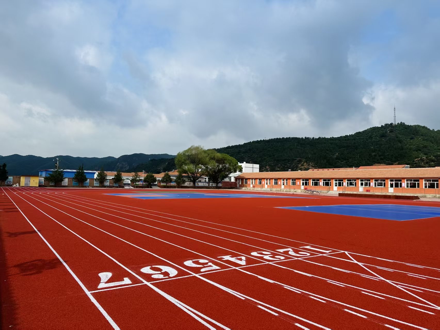 呼伦贝尔市自结纹塑胶跑道幼儿园塑胶跑道 - 哪里好